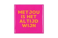 TILE MET JOU IS HET ALTIJD WIJN FUCHSIA 10X10X1CM